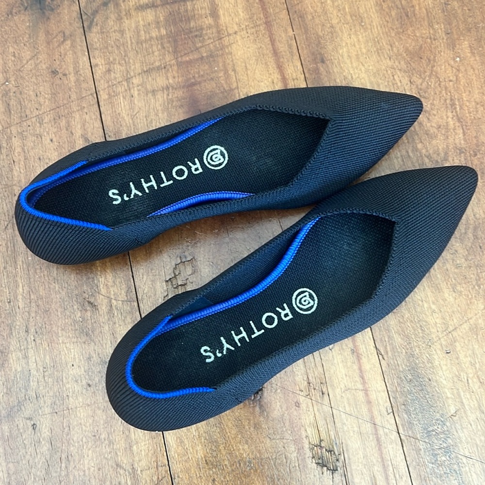 Rothy’s || The Point Flats in Solid Black Blue Halo 7.5